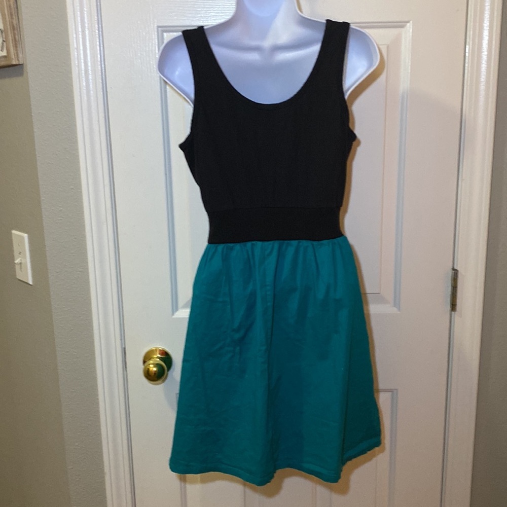 Velvet Torch Large sleeveless Dress - Picture 2 of 3